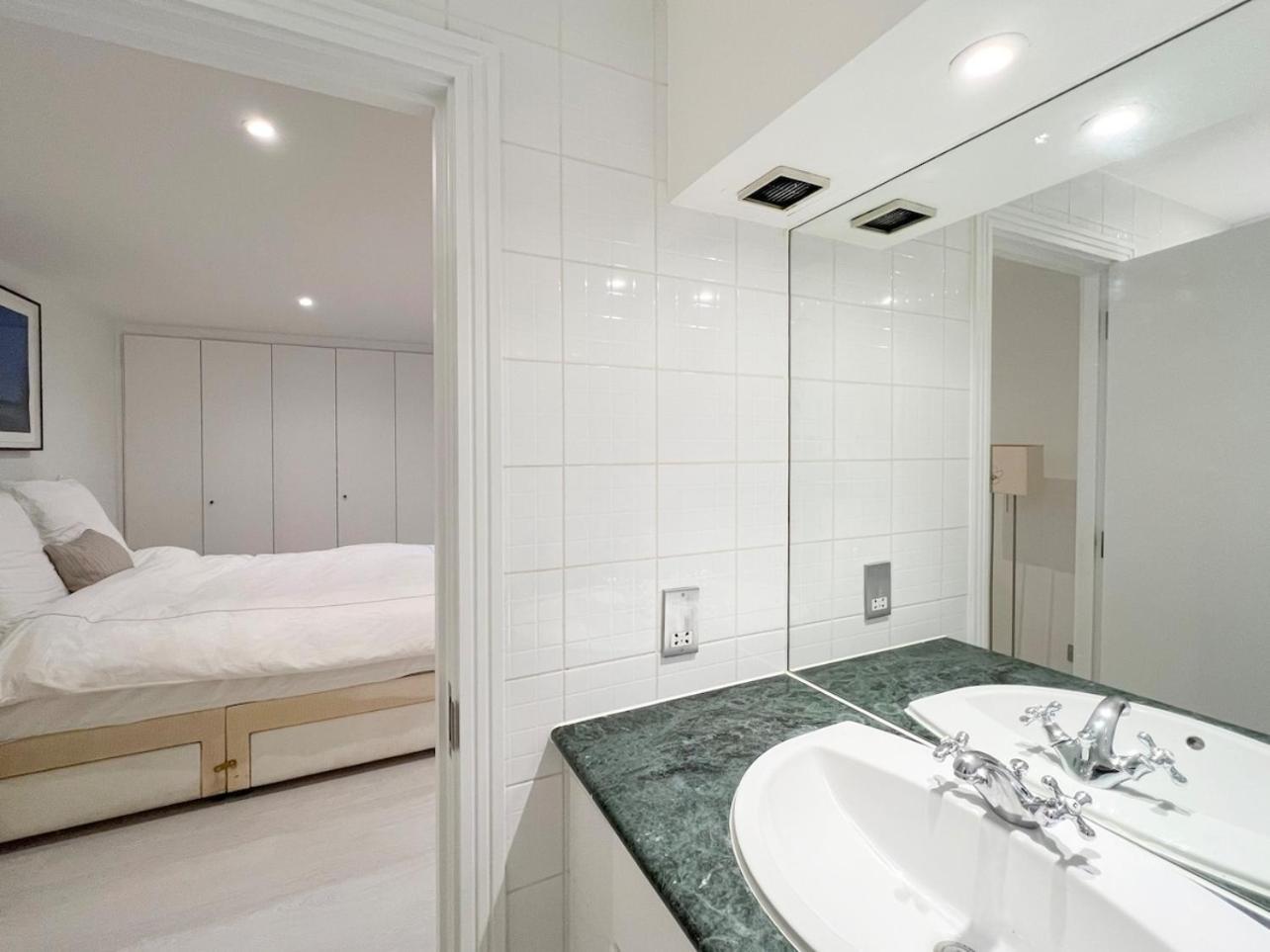 Modern 2 Bedroom In Soho Holiday home