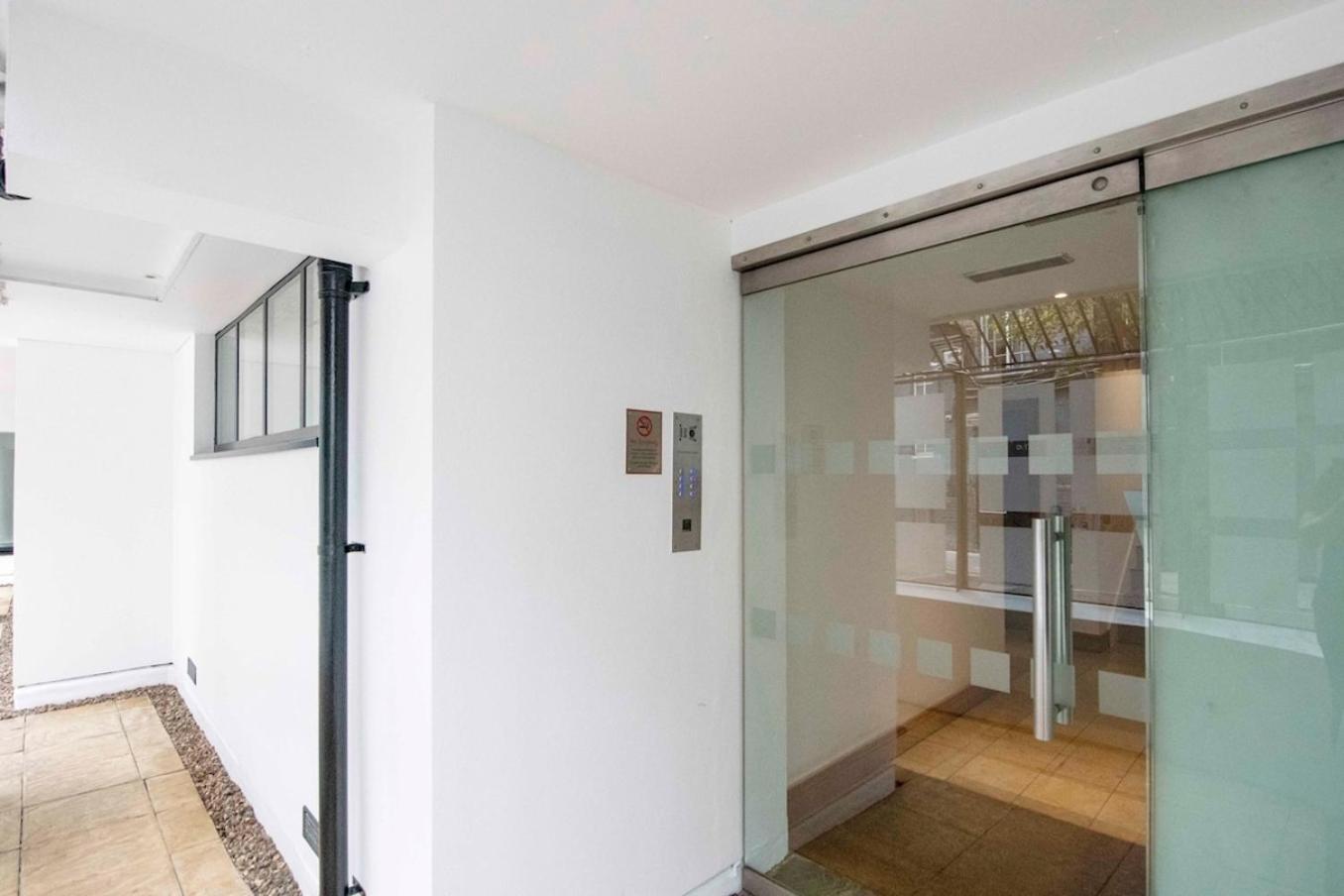 Modern 2 Bedroom In Soho Holiday home London