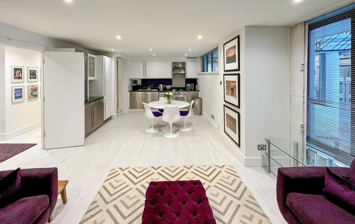 Modern 2 Bedroom In Soho Holiday home London