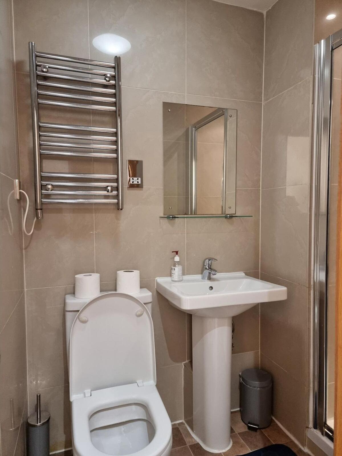 F302-3rd Floor For 2 Near Hyde Park * London
