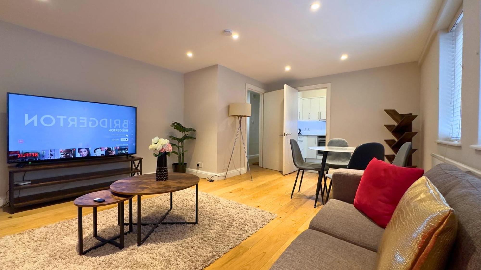 Kensington 2Bed Stucco Bright Large High Ceilings - Luxurylondonstays * London