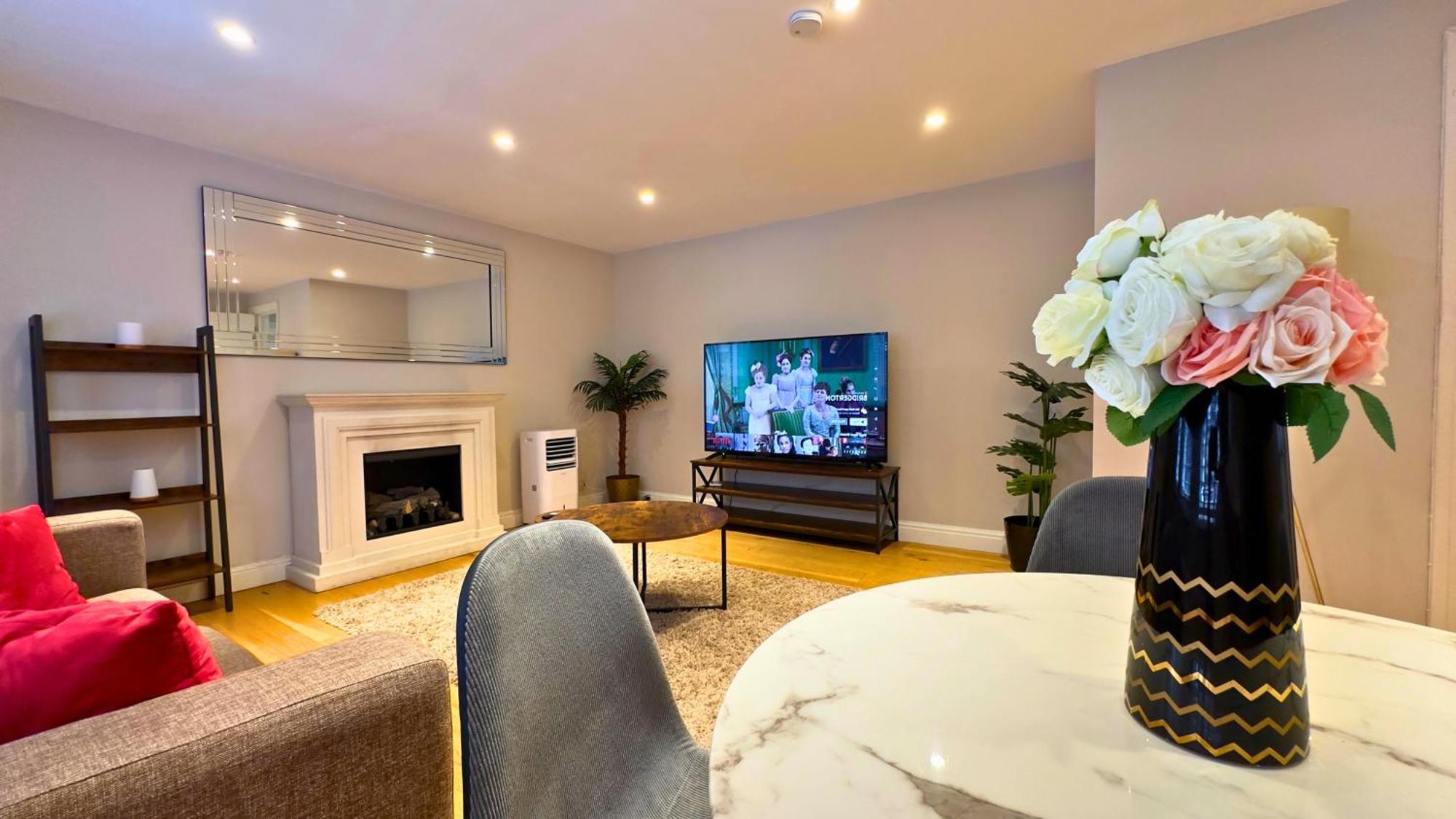 Kensington 2Bed Stucco Bright Large High Ceilings - Luxurylondonstays * London