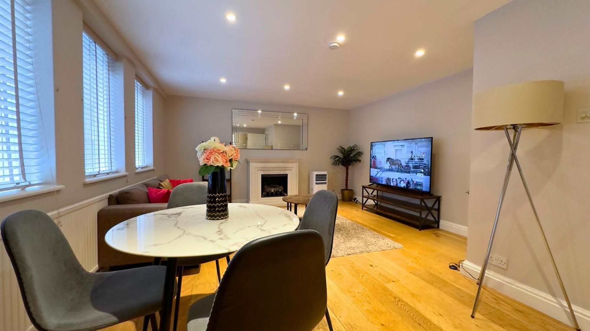 Kensington 2Bed Stucco Bright Large High Ceilings - Luxurylondonstays Leilighet London