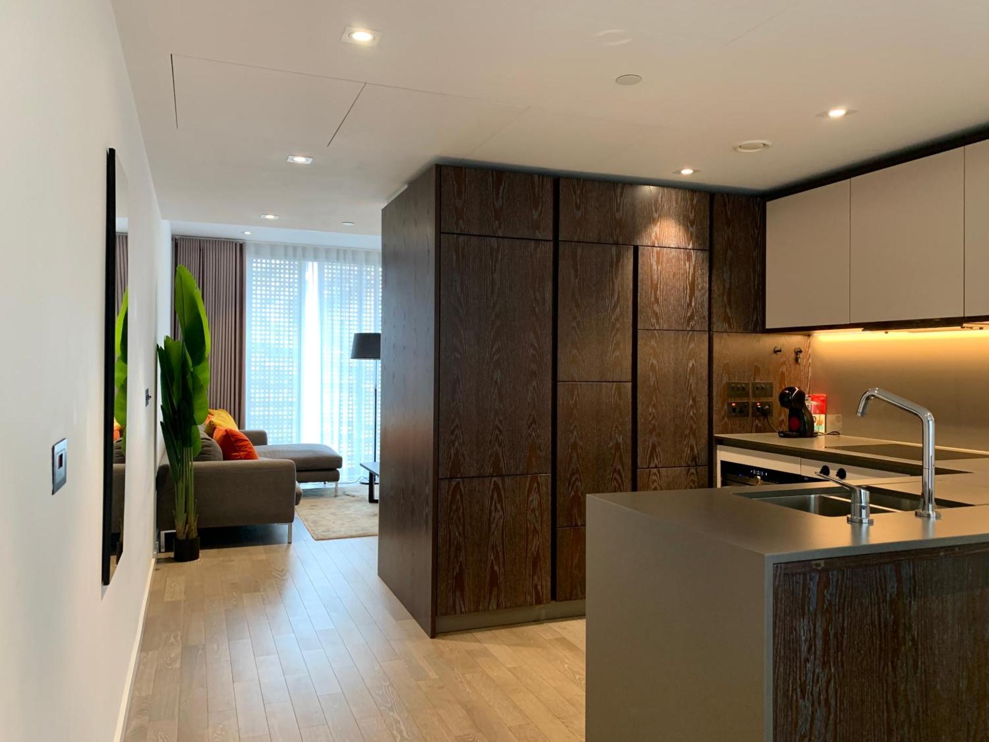 Modern 2 Bed Battersea Power Station Leilighet London