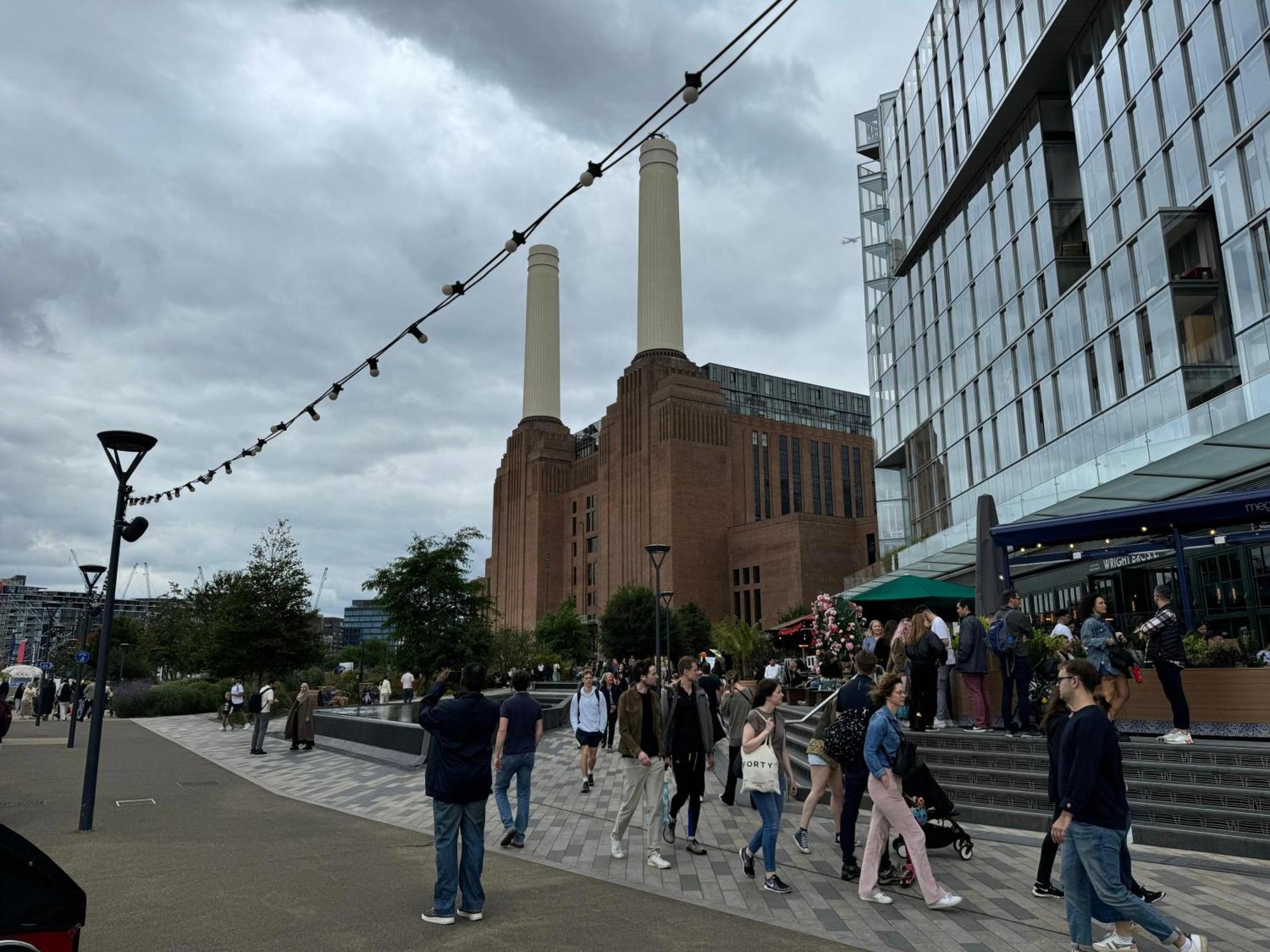 Modern 2 Bed Battersea Power Station Leilighet London