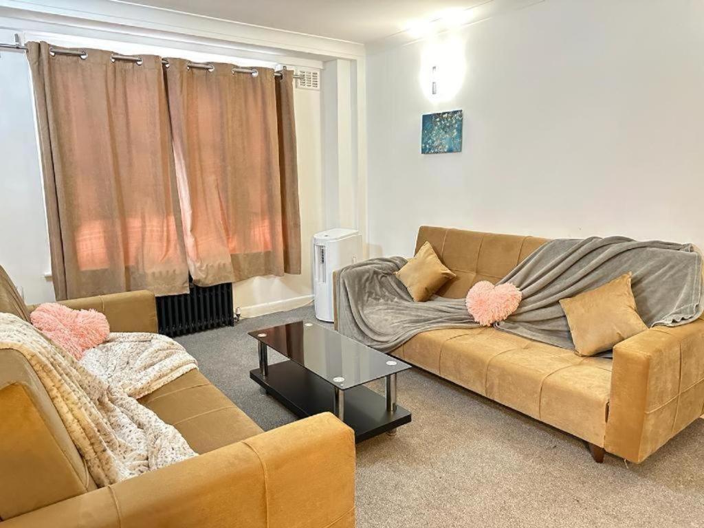 Two Bedroom Edgware Road Apartment