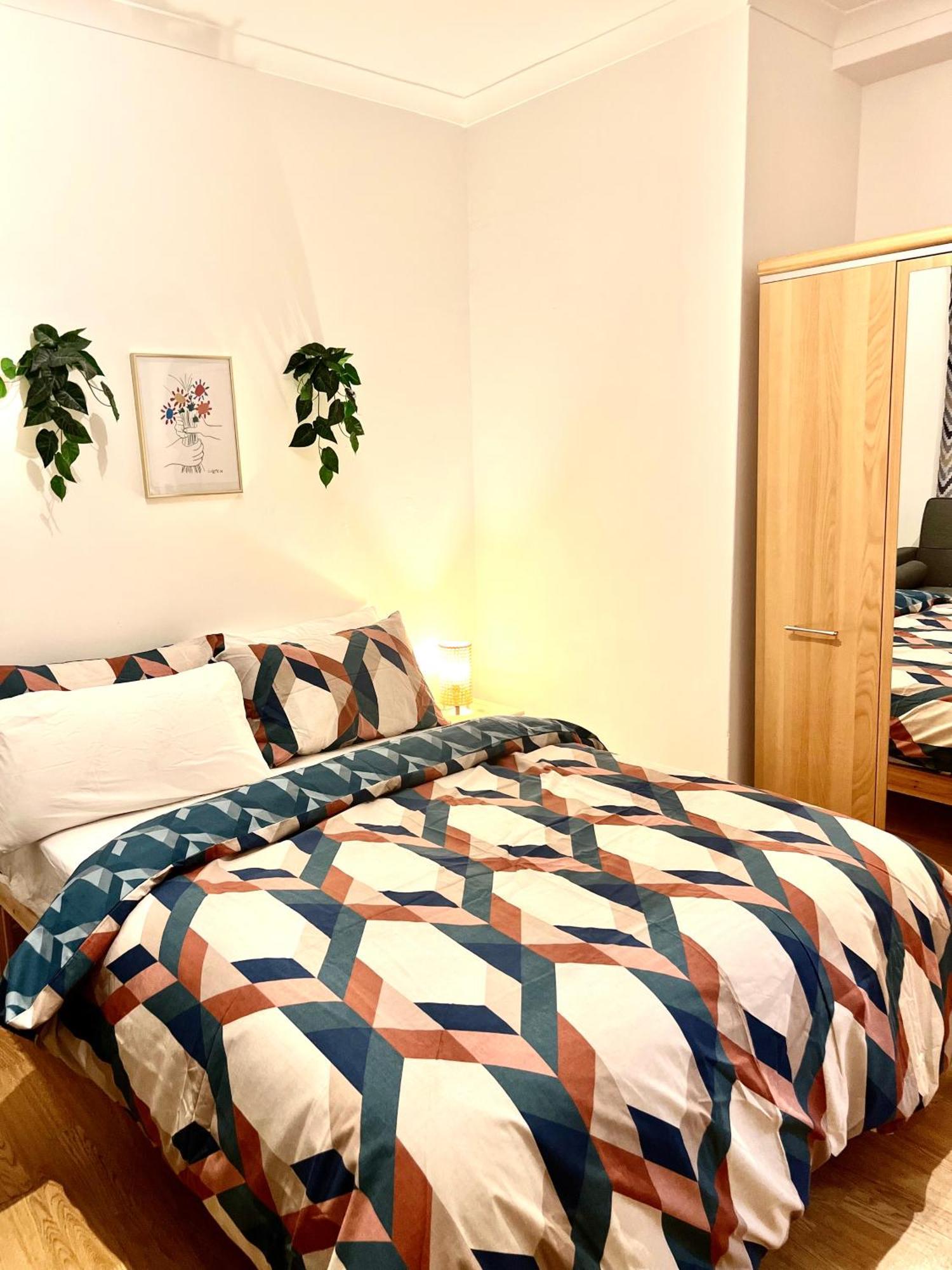 Spacious Double Near The City London