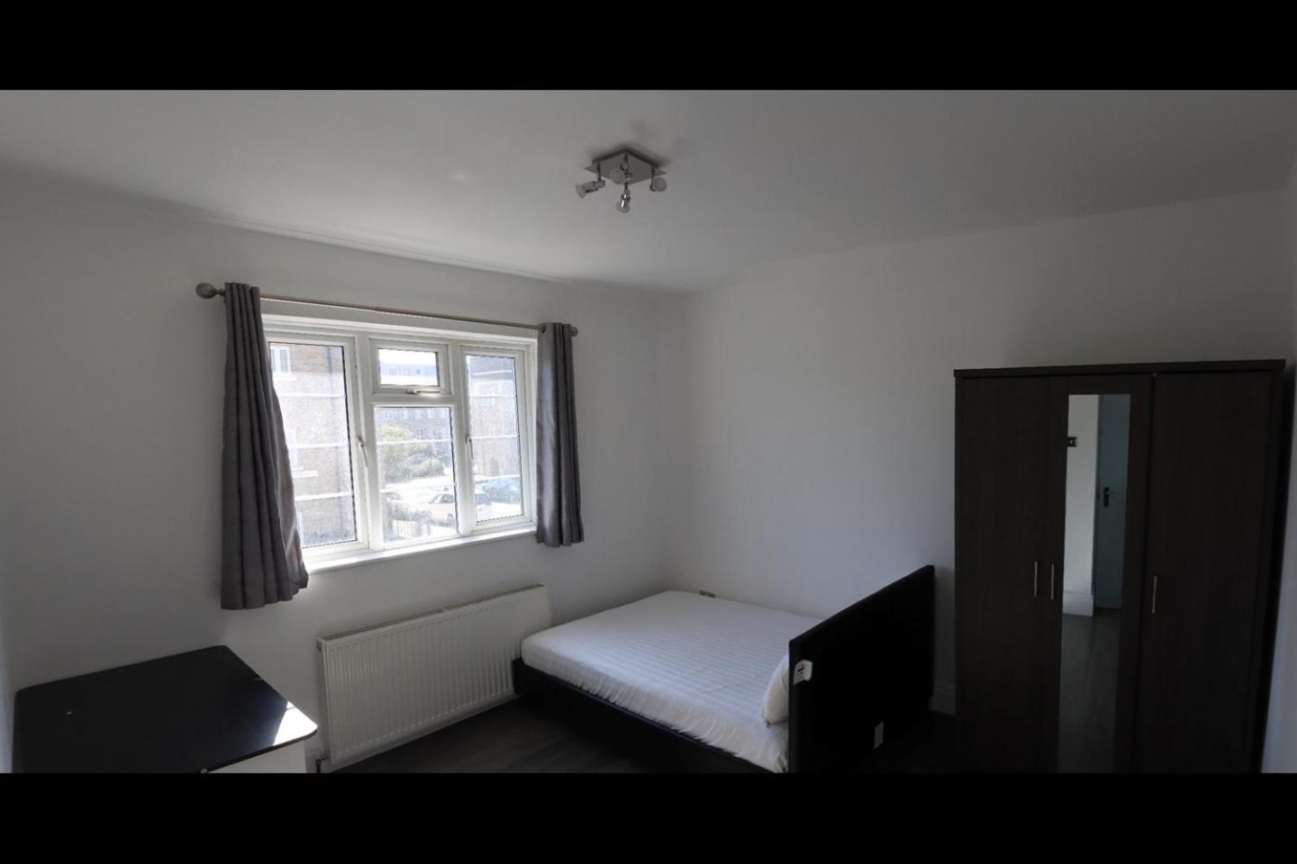 Holiday home Limehouse Townhomes A 4-bedroom 3-bathroom Townhome With A Private Garden London