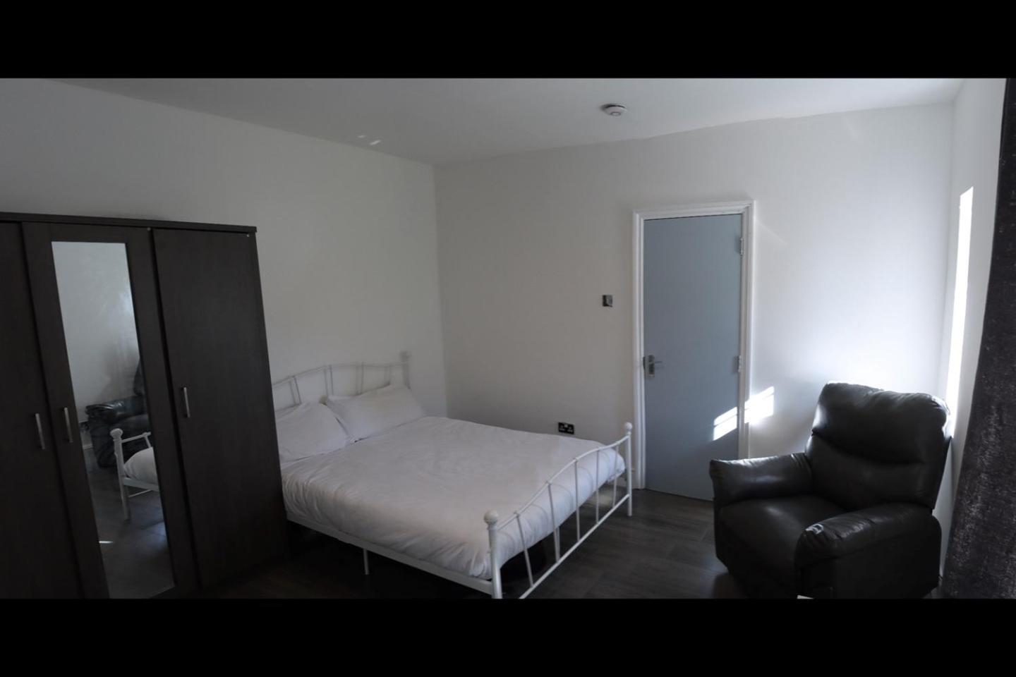 Limehouse Townhomes A 4-bedroom 3-bathroom Townhome With A Private Garden Holiday home