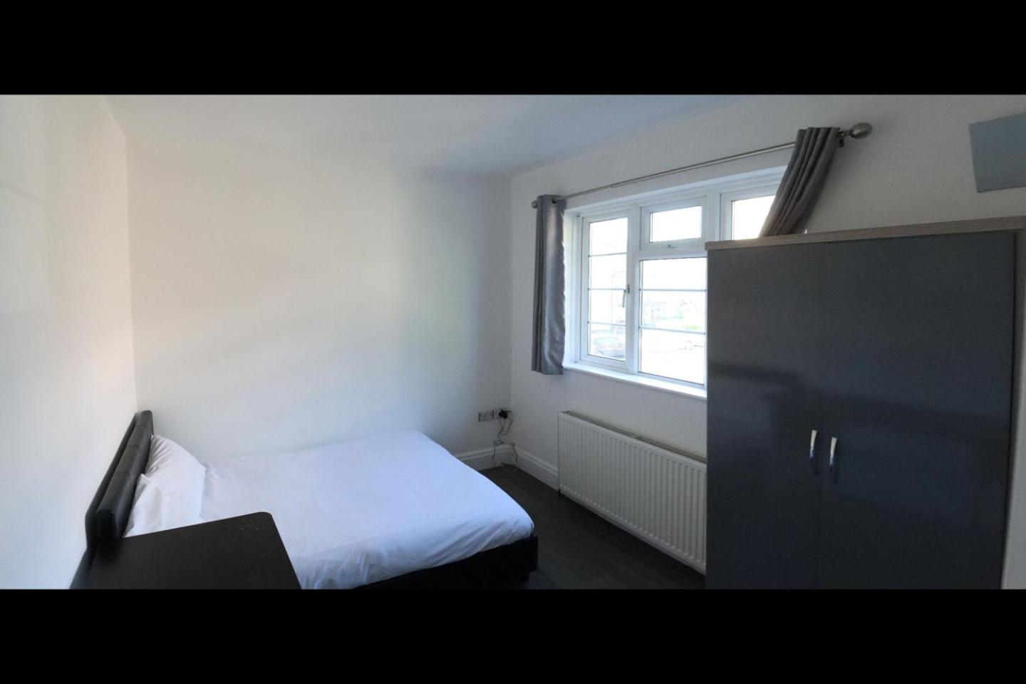Limehouse Townhomes A 4-bedroom 3-bathroom Townhome With A Private Garden Holiday home *