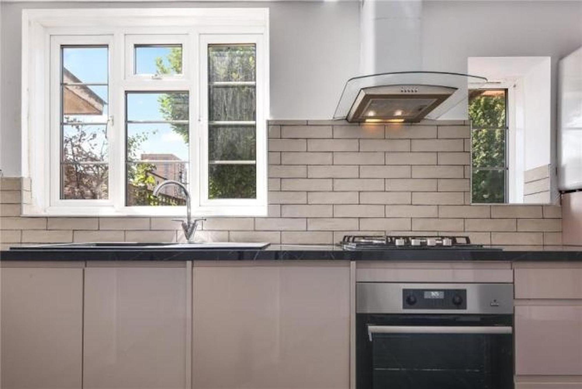 Holiday home Limehouse Townhomes A 4-bedroom 3-bathroom Townhome With A Private Garden *