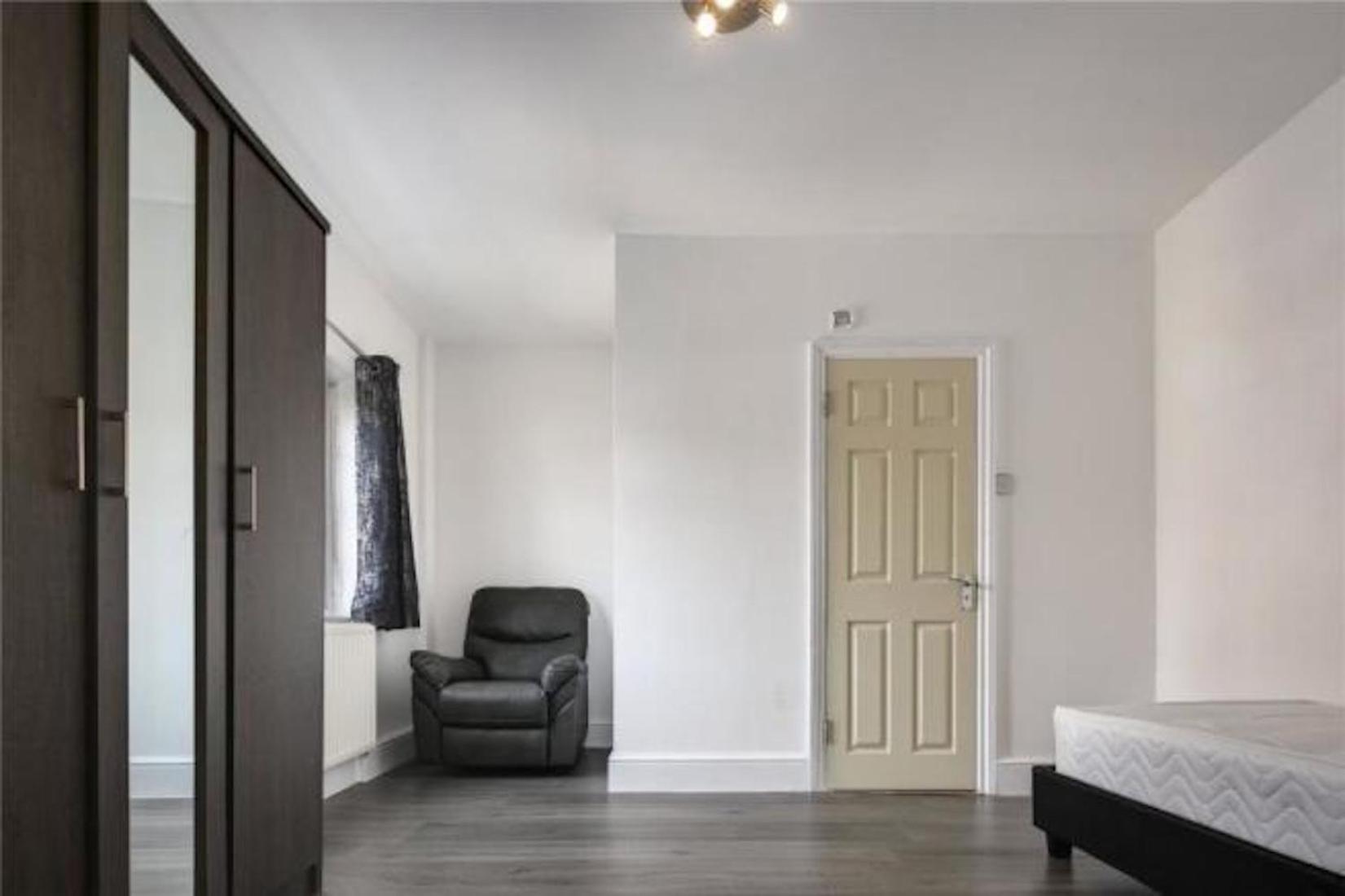 Limehouse Townhomes A 4-bedroom 3-bathroom Townhome With A Private Garden Holiday home *