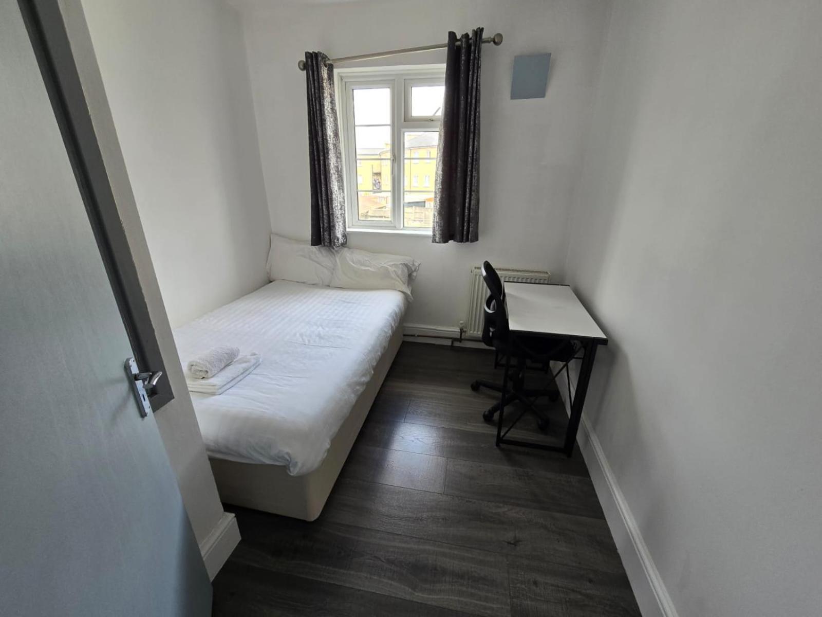 Limehouse Townhomes A 4-bedroom 3-bathroom Townhome With A Private Garden London