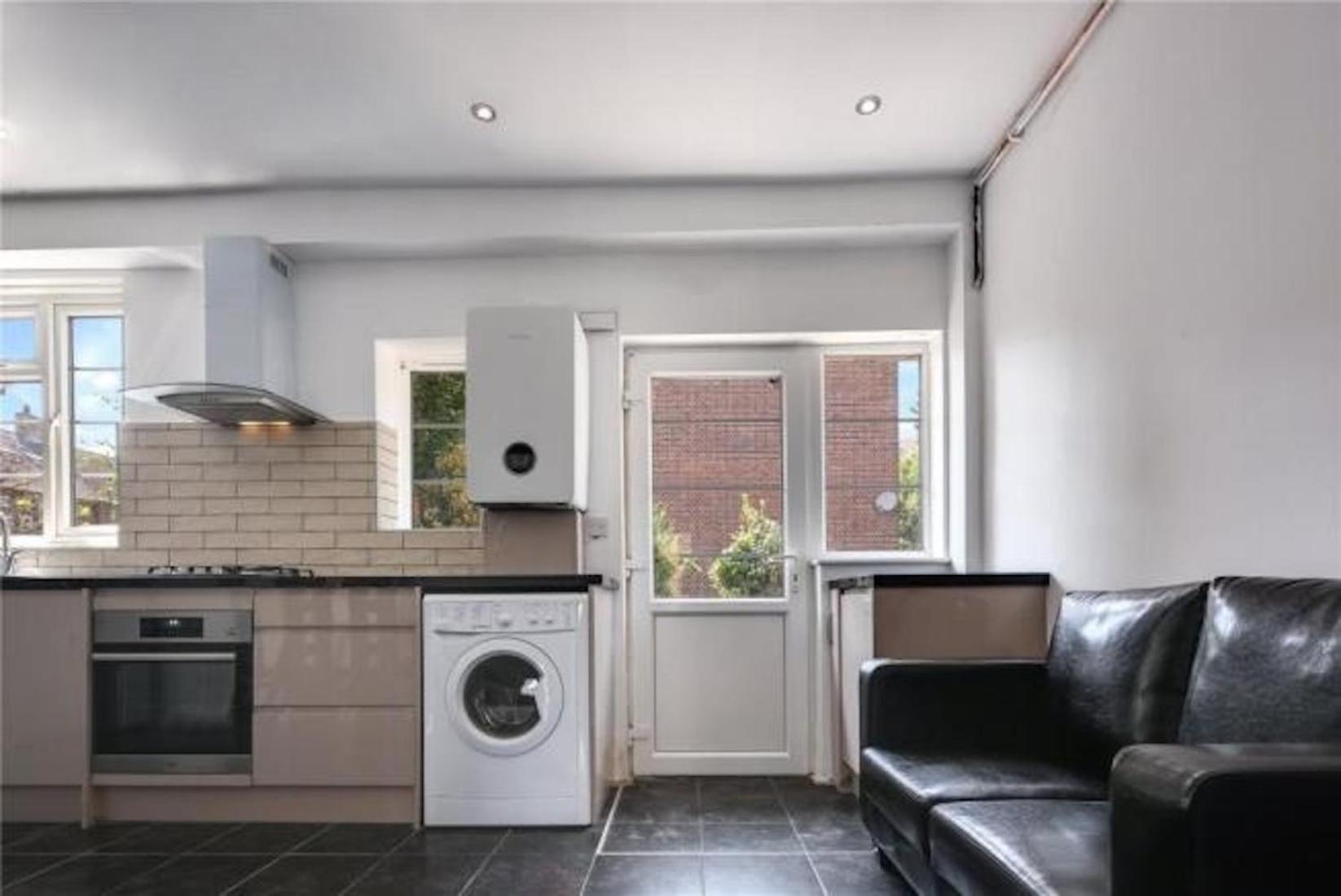 Limehouse Townhomes A 4-bedroom 3-bathroom Townhome With A Private Garden Holiday home