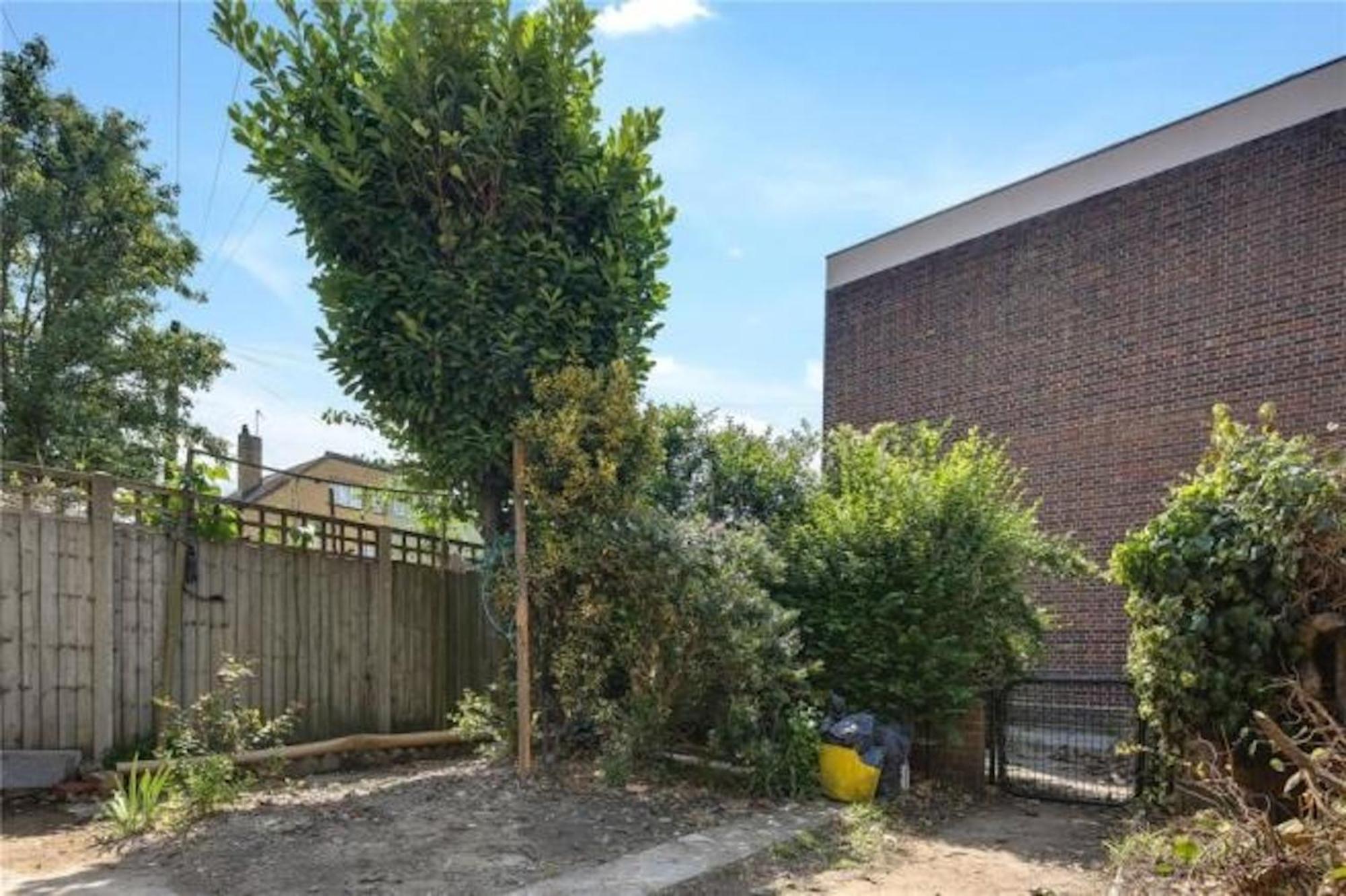 Limehouse Townhomes A 4-bedroom 3-bathroom Townhome With A Private Garden Holiday home