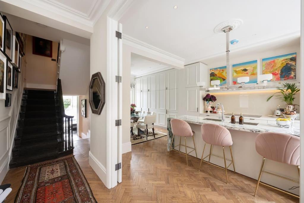 Beautiful 4-bed House Next To Battersea Park Holiday home