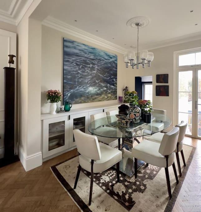Beautiful 4-bed House Next To Battersea Park London
