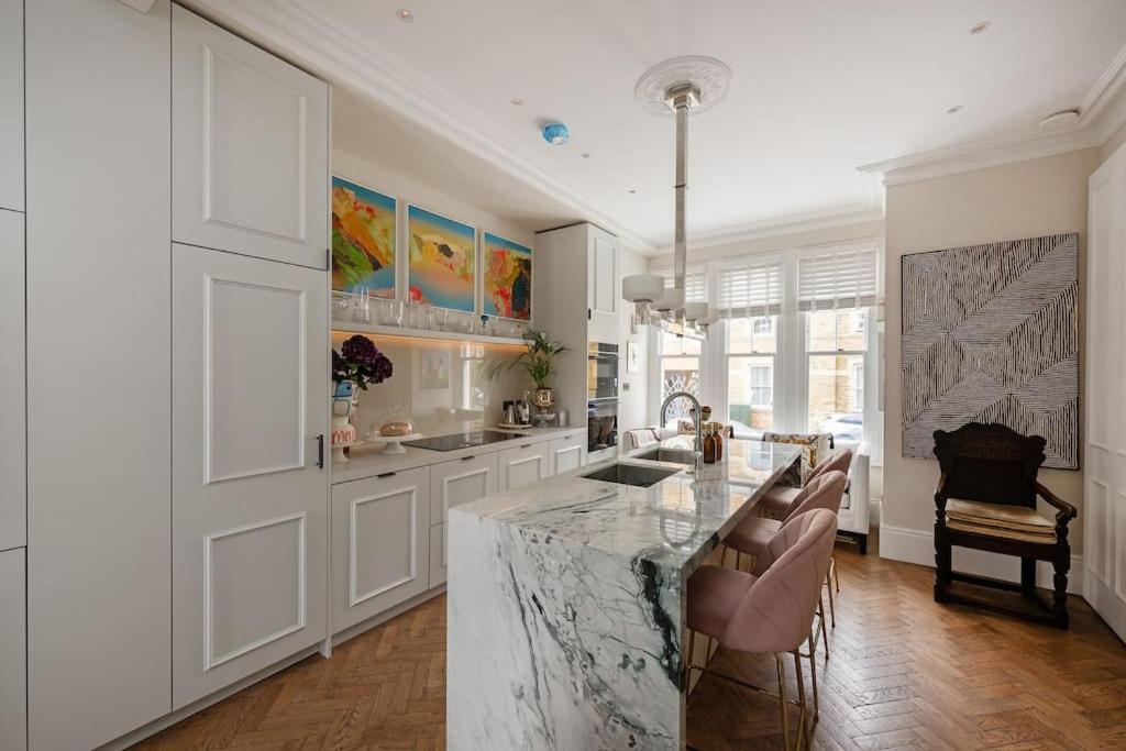 Beautiful 4-bed House Next To Battersea Park * London