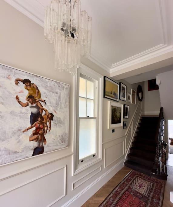 Beautiful 4-bed House Next To Battersea Park London