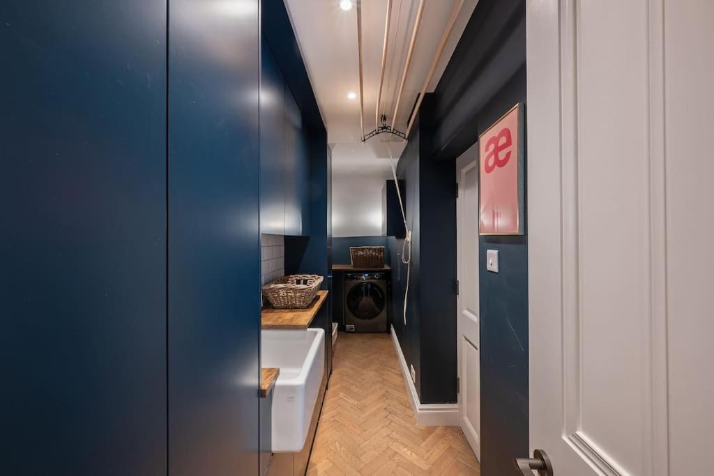 Beautiful 4-bed House Next To Battersea Park Holiday home London