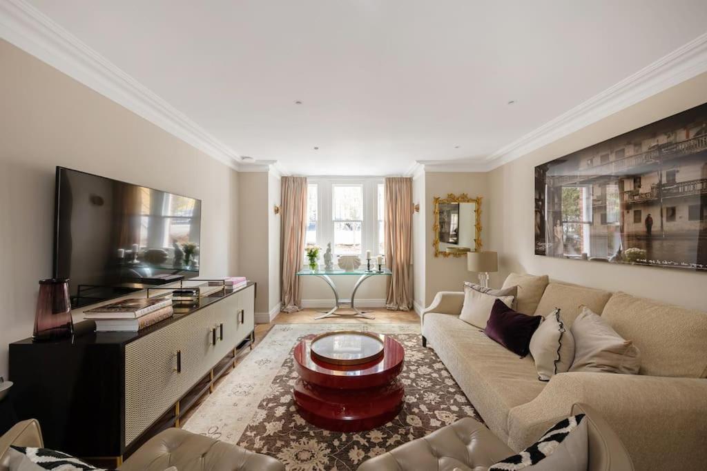 Holiday home Beautiful 4-bed House Next To Battersea Park London