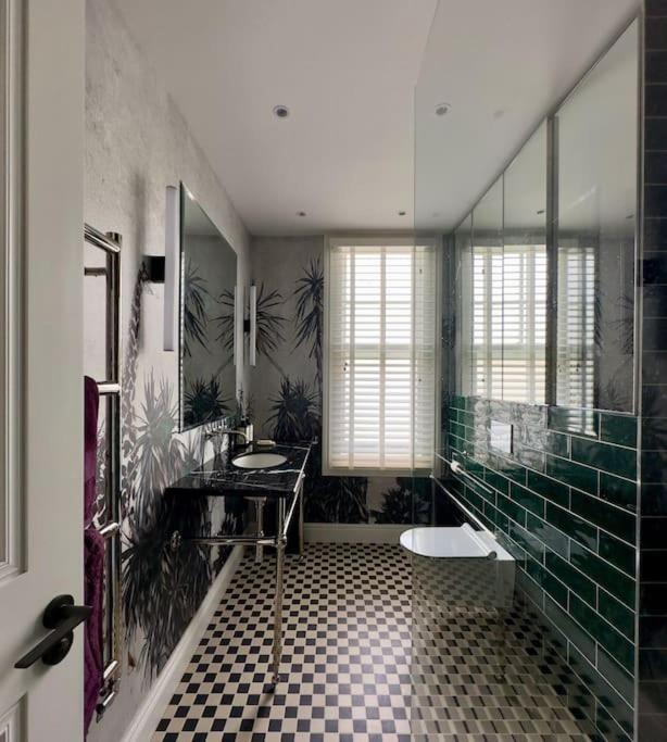 Beautiful 4-bed House Next To Battersea Park *