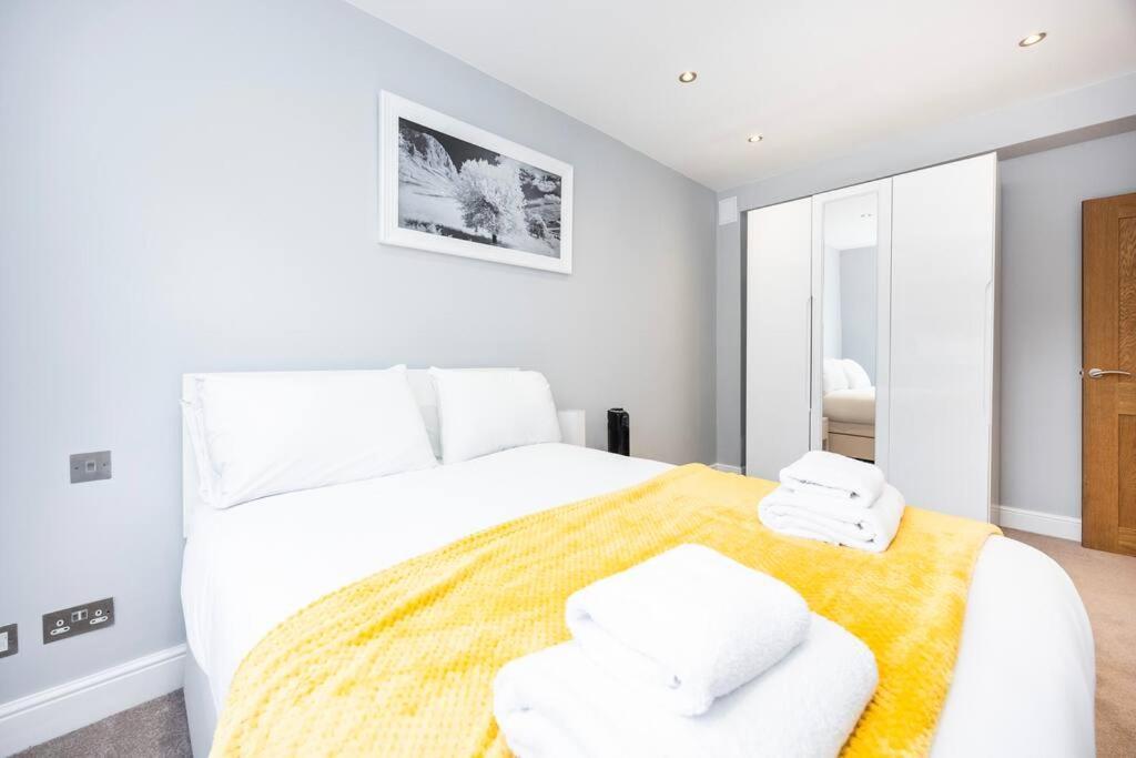 Smart Kensington Retreat 2br London