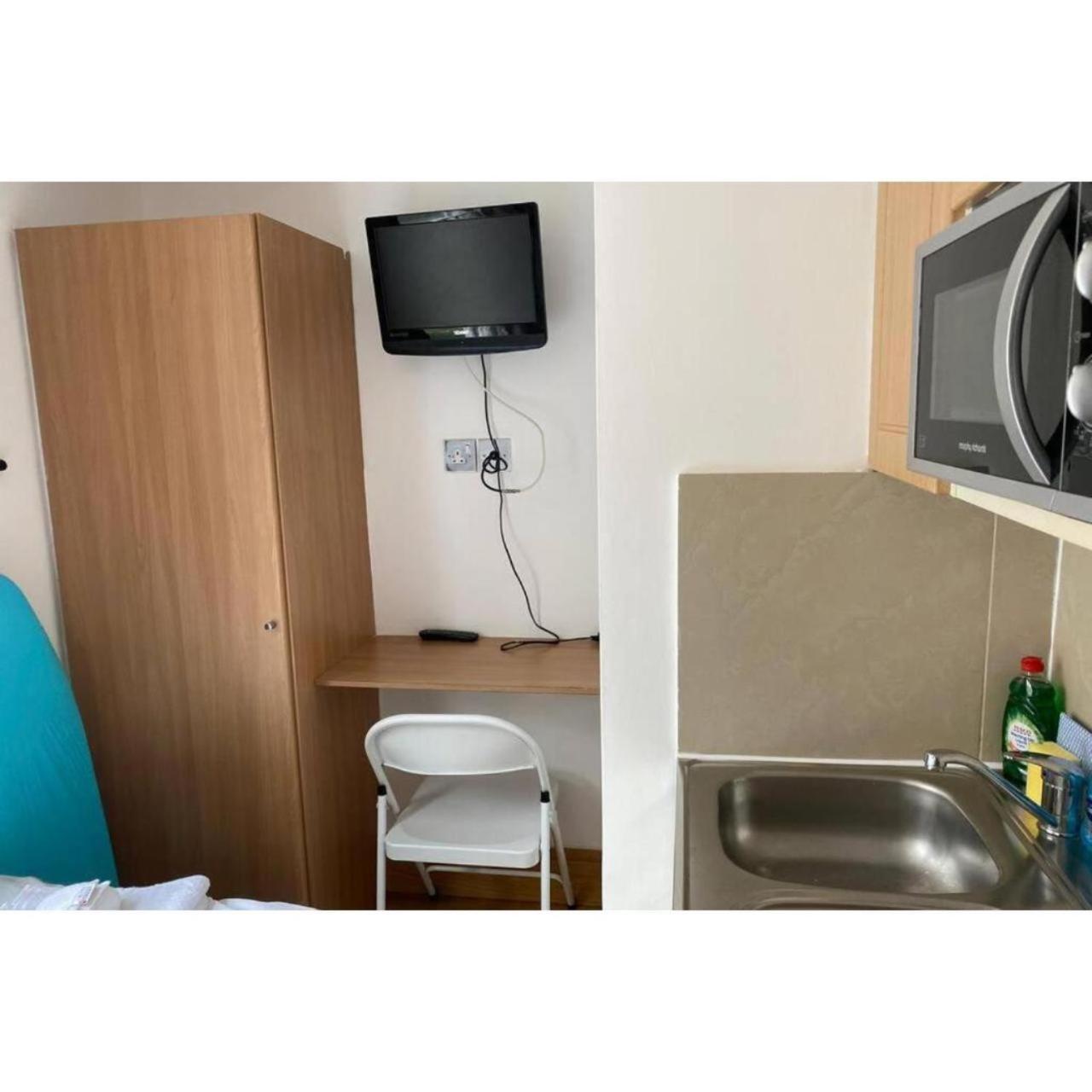 F201-affordable Near Hyde Park *