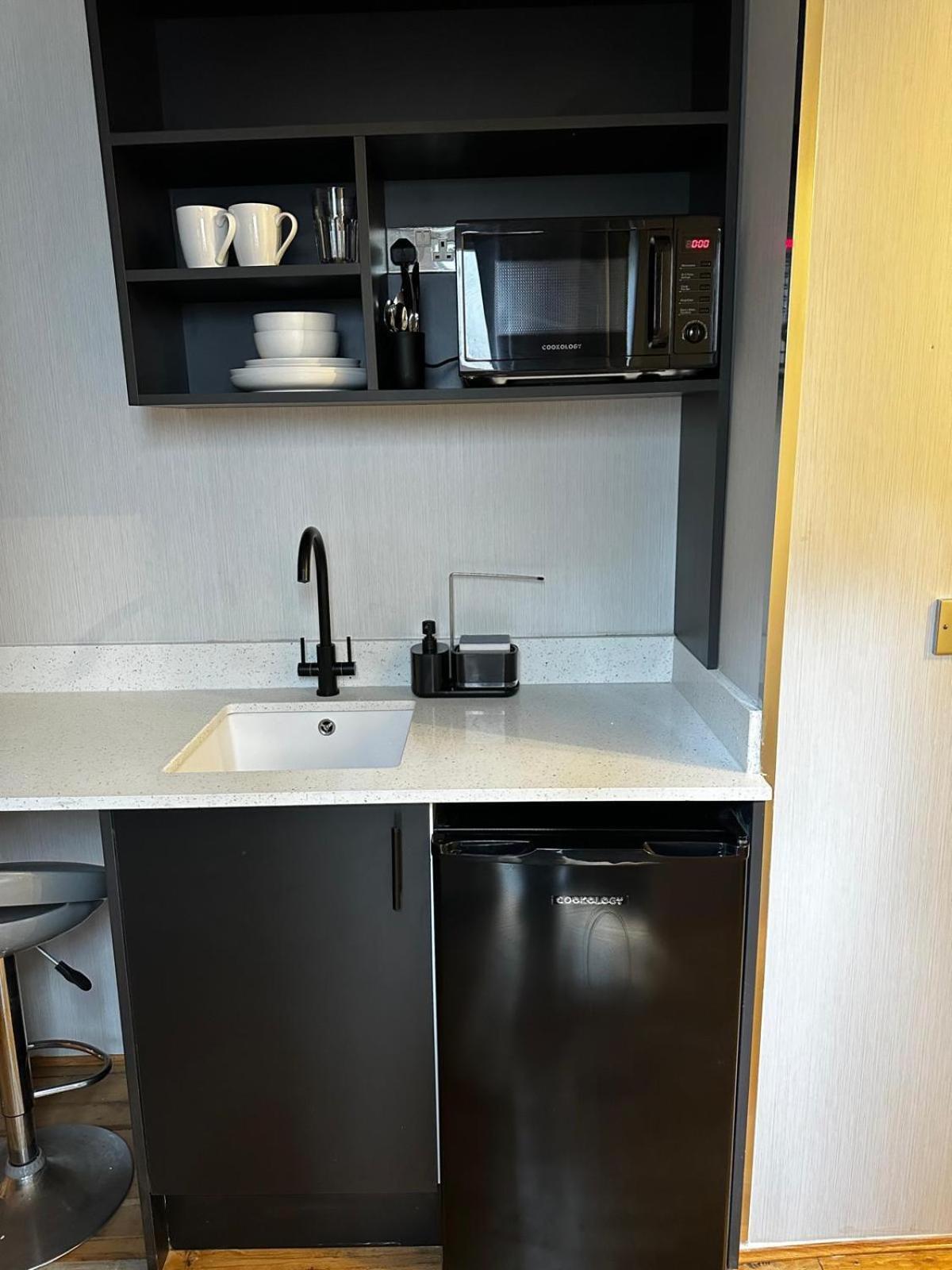 Fb1-spacious Basement Flat Fits 2- Near Hyde Park *