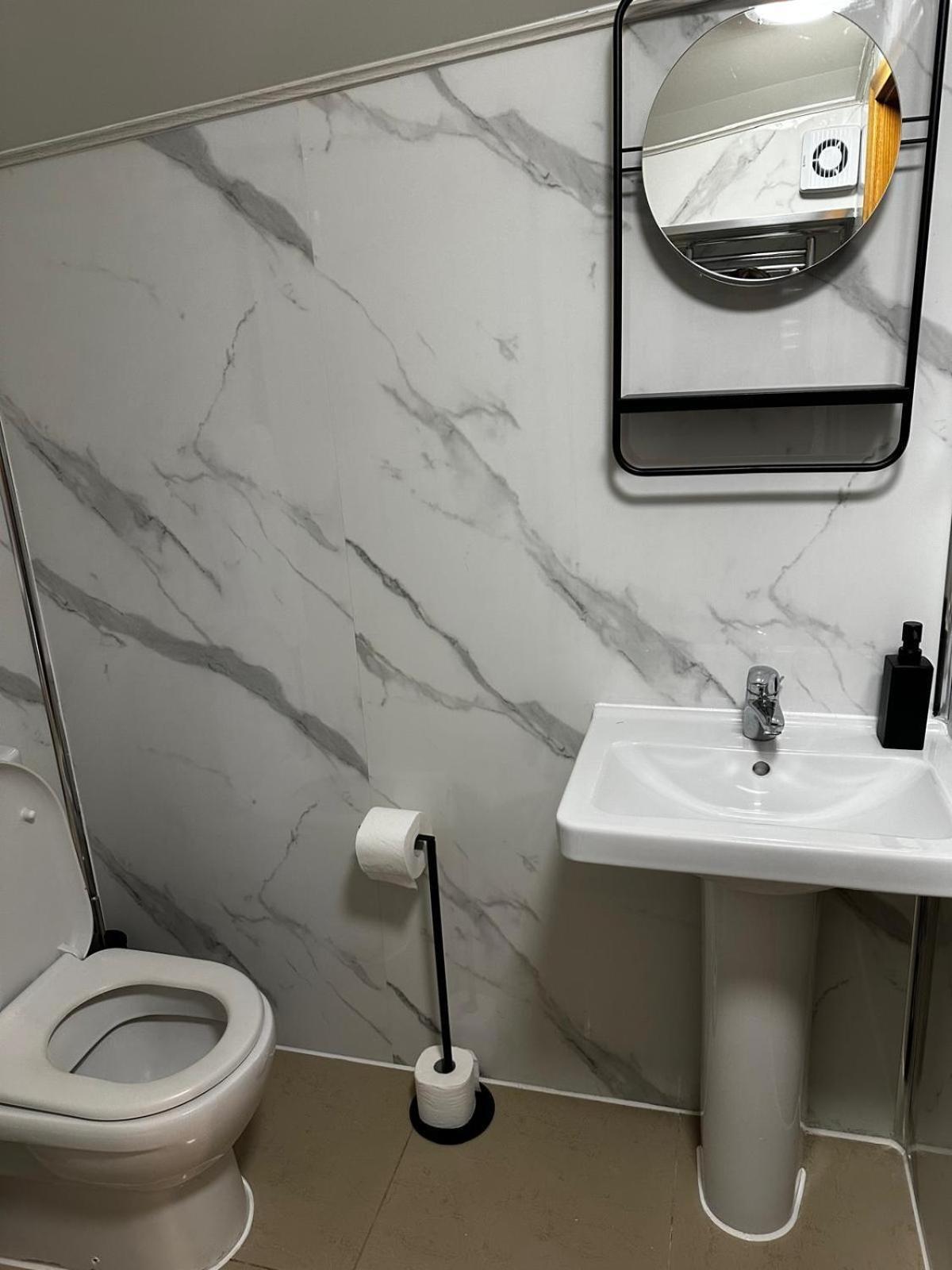Fb1-spacious Basement Flat Fits 2- Near Hyde Park