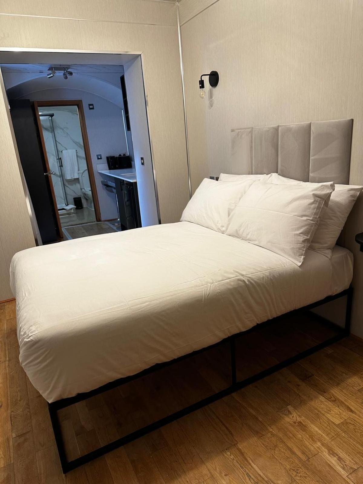 Fb1-spacious Basement Flat Fits 2- Near Hyde Park *