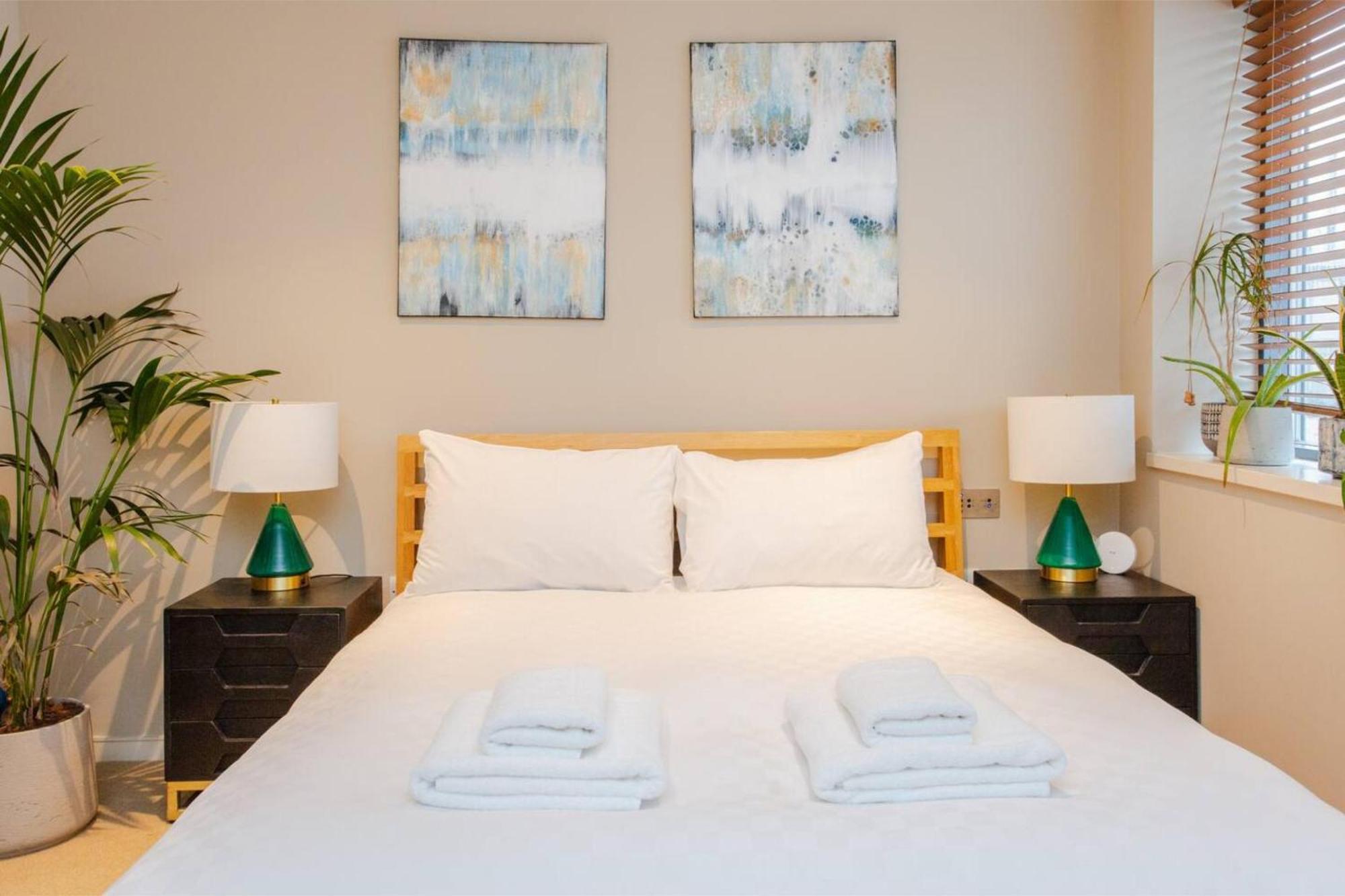 Modern 3 Bedroom In Paddington Apartment *