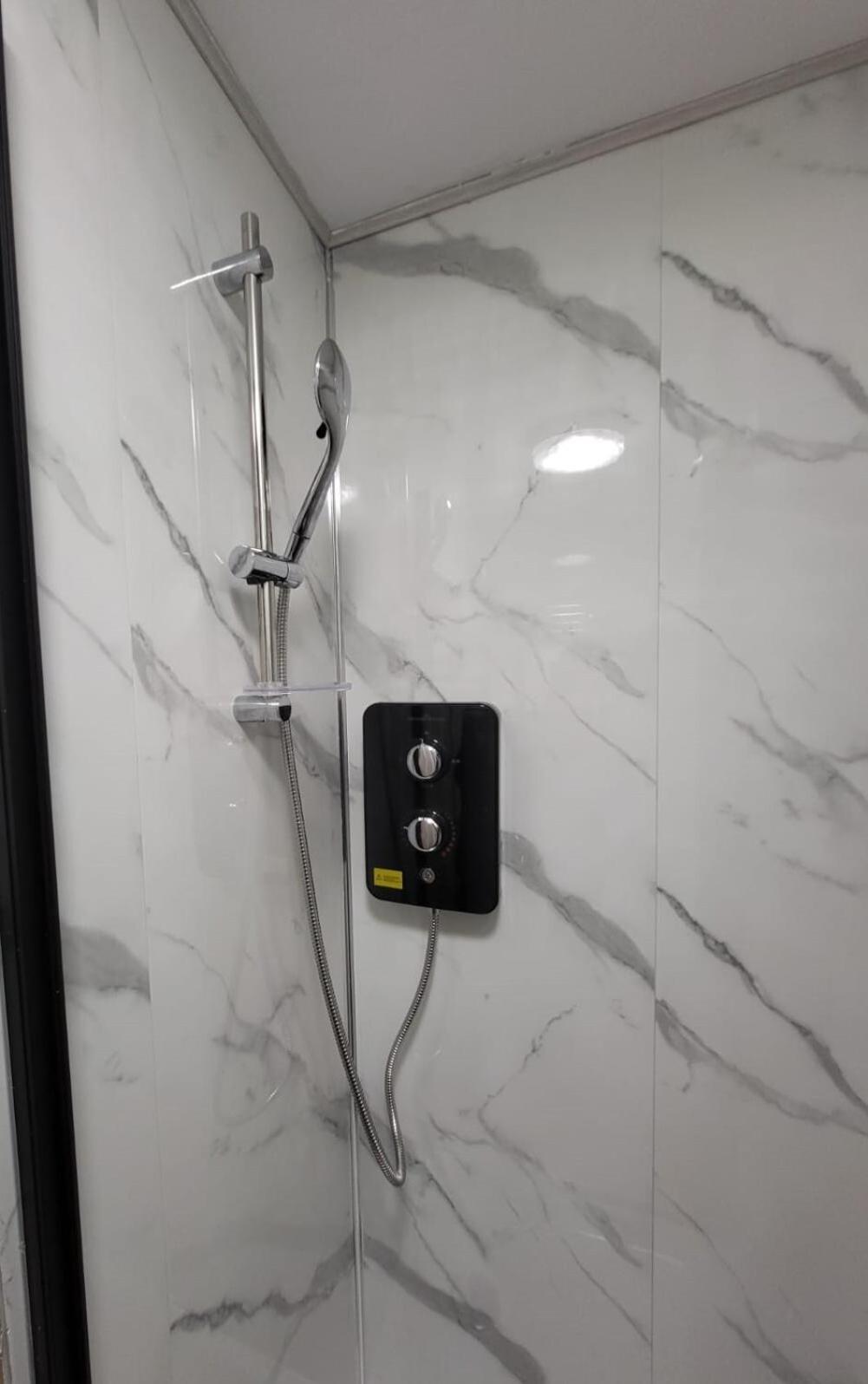 Fb3- Basement Fits 2 Near Hyde Park *