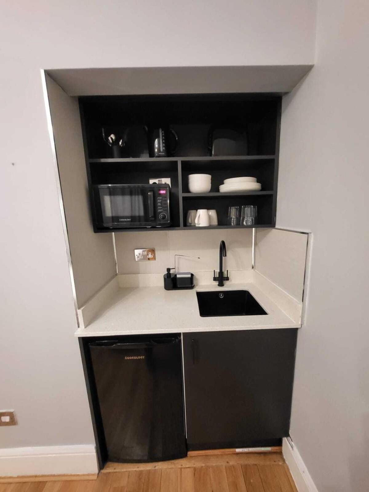 Fb3- Basement Fits 2 Near Hyde Park *