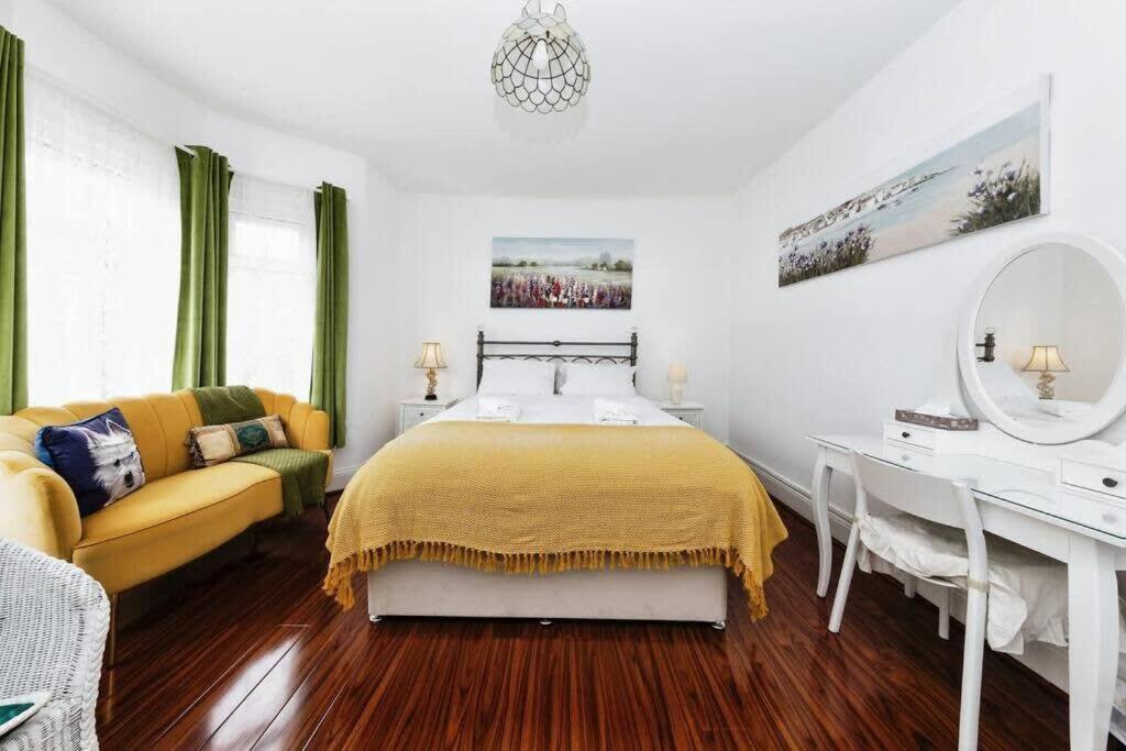 Your Chic 3br Comfort And Style In *