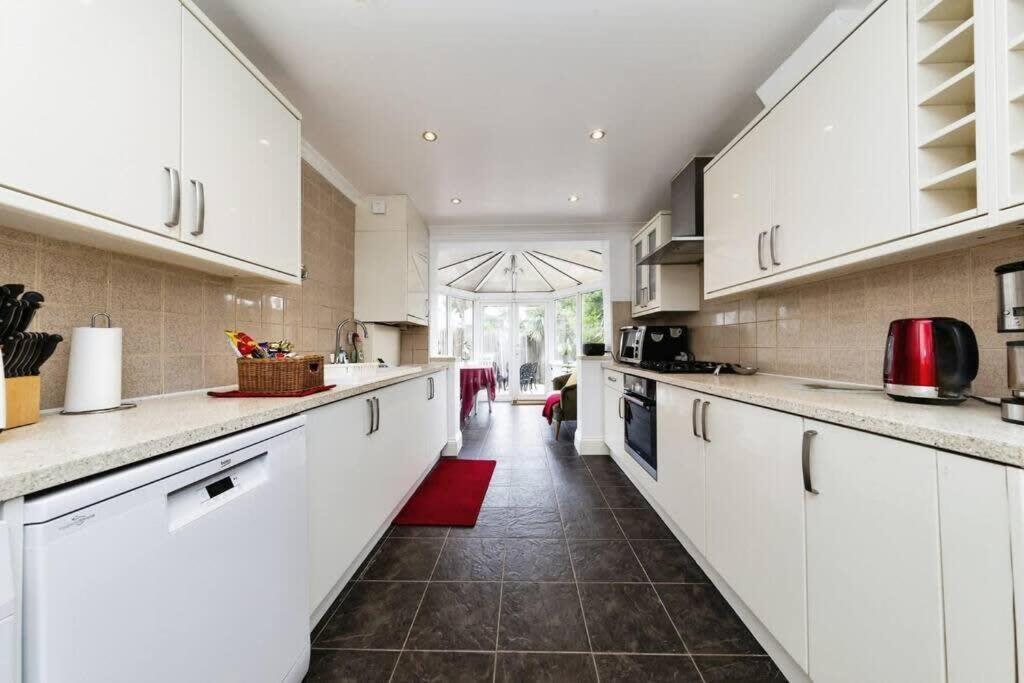 Your Chic 3br Comfort And Style In Londen