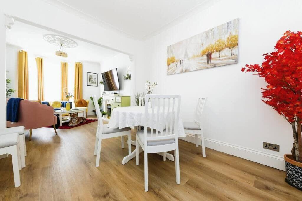 Your Chic 3br Comfort And Style In * Londen