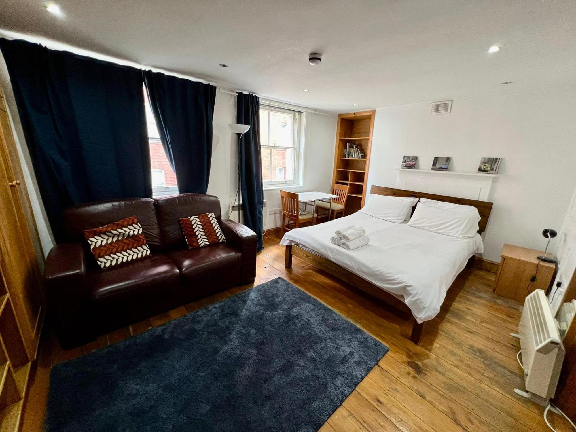 In Bloomsbury Apartment