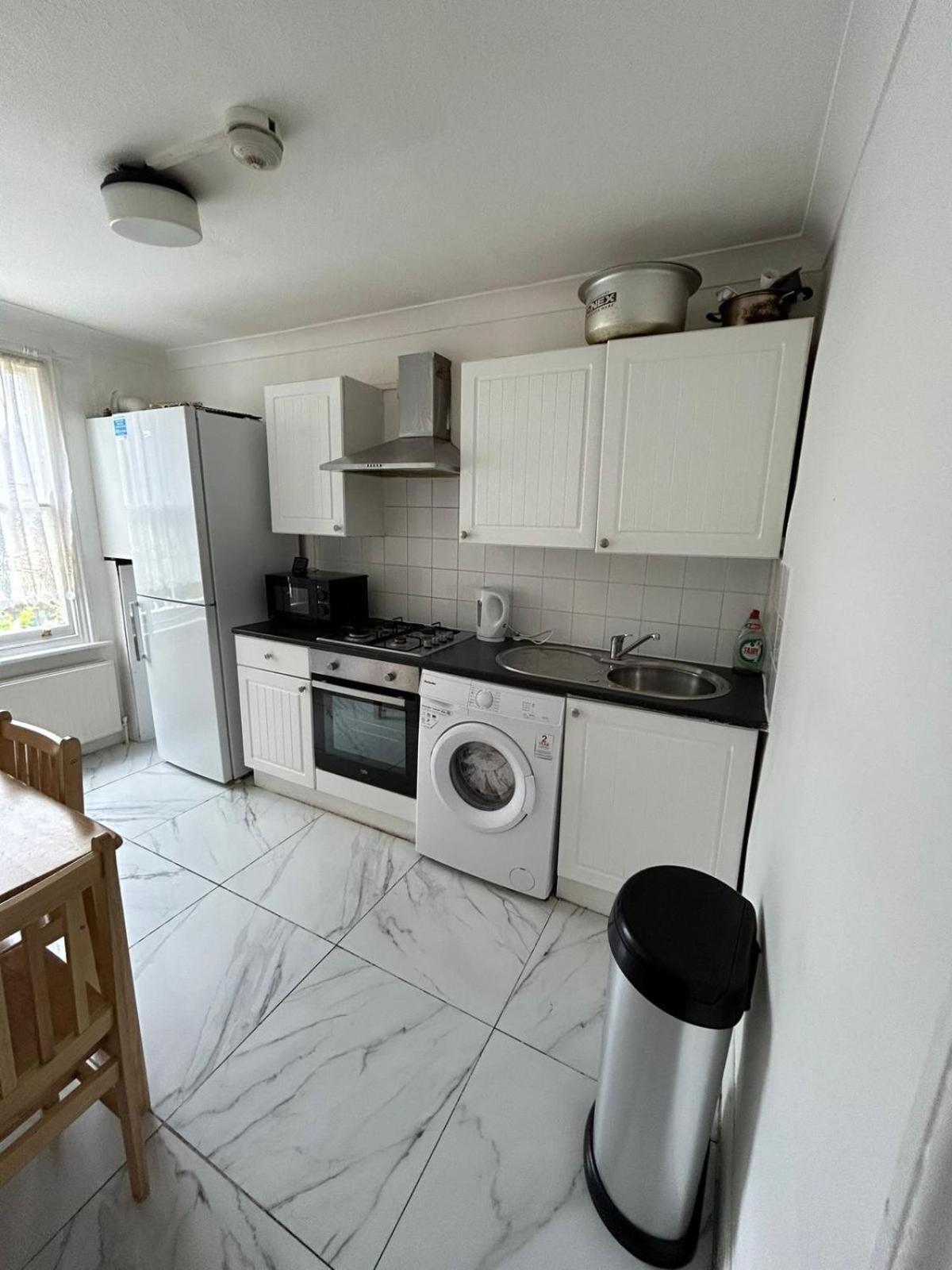 East 2 Bedroom Flat * Londen