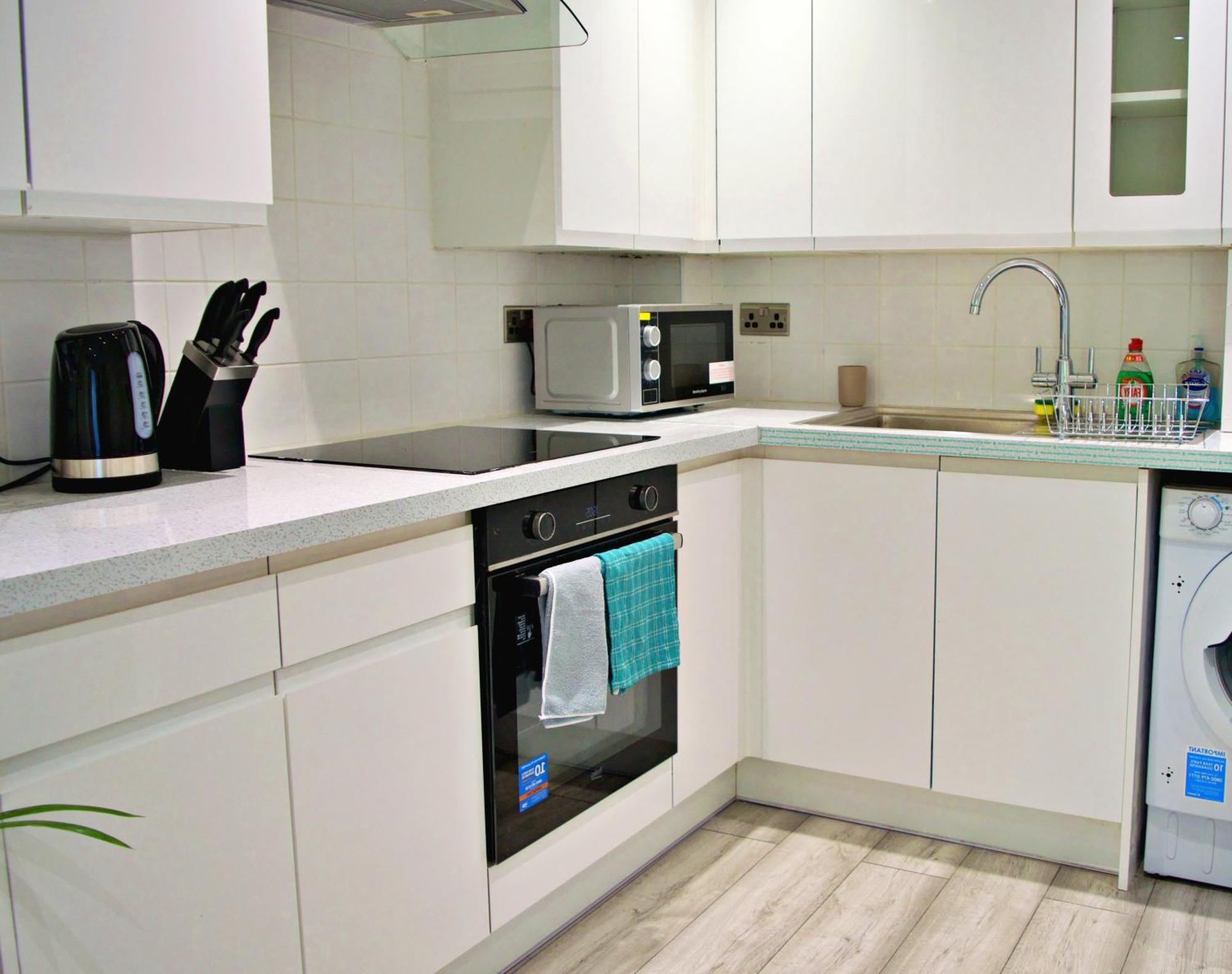 Beautiful Flat Near - Entire Flat - Equipped Kitchen - Private Bathroom *