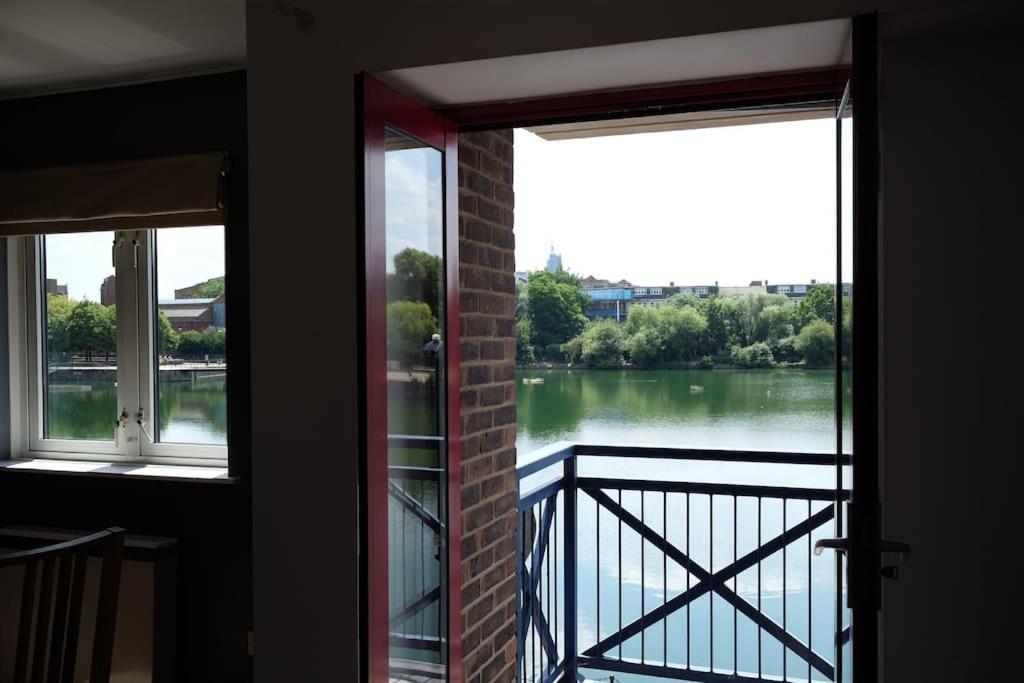 Appartement Wapping 700sqft 2 Bedroom - South Facing Dockside Views - Secure Parking Londen