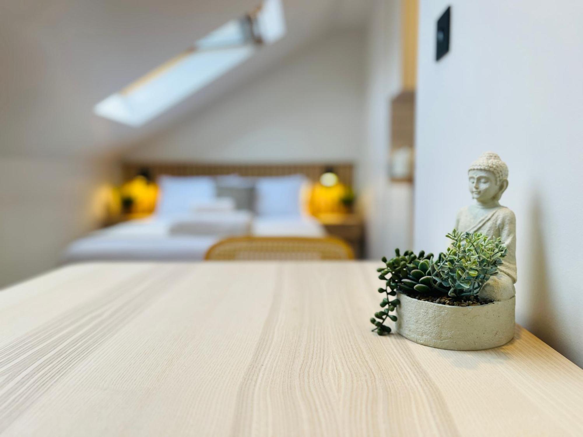 Homestay The Nook Londons Swanky With Free Parking