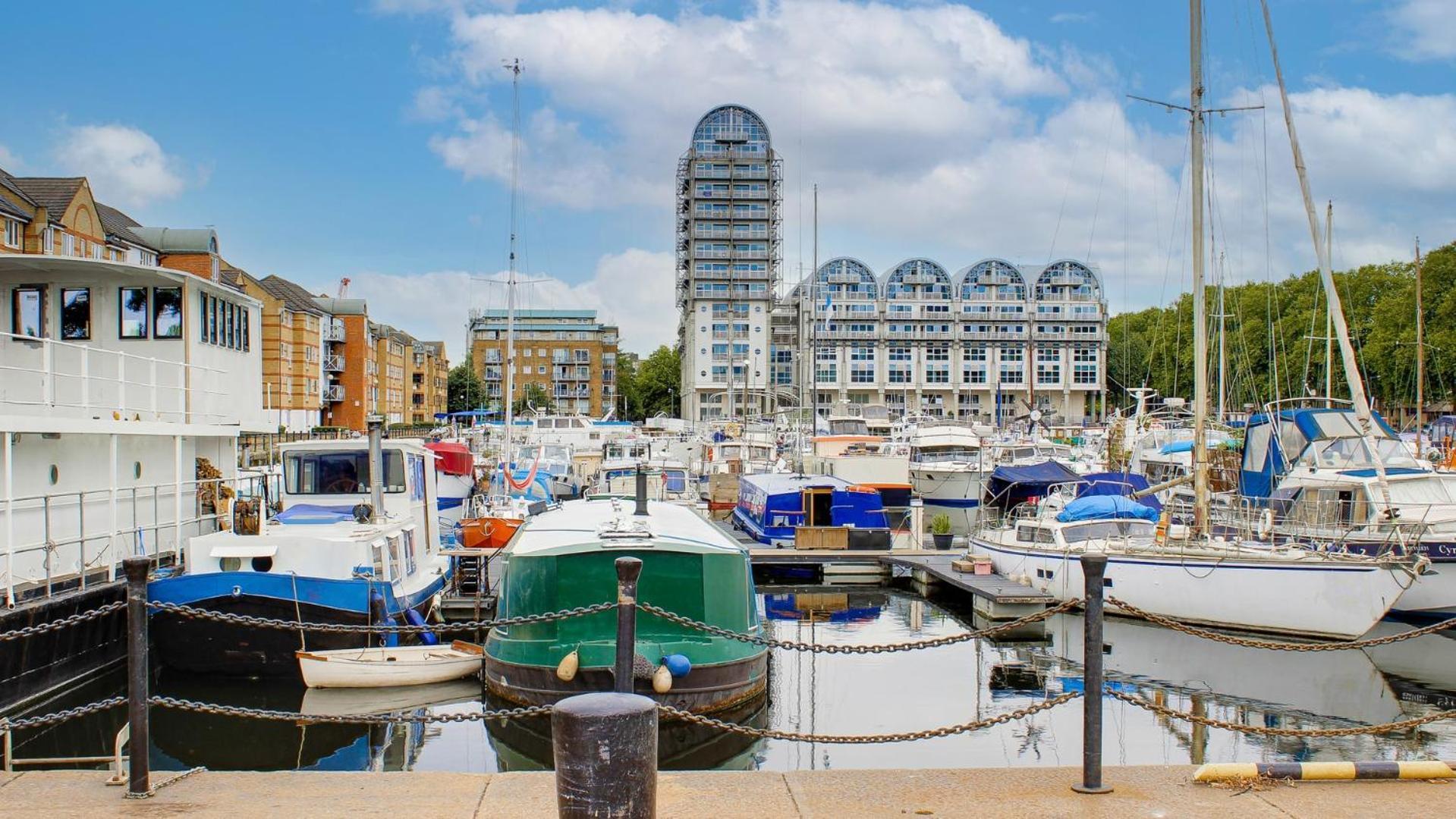 Homestay The Nook Londons Swanky With Free Parking