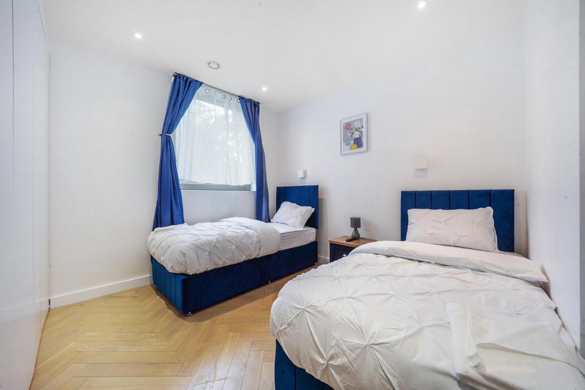 The Zurich Apartment, 6 Beds, 15mins To London, 10mins Wembley Stadium London