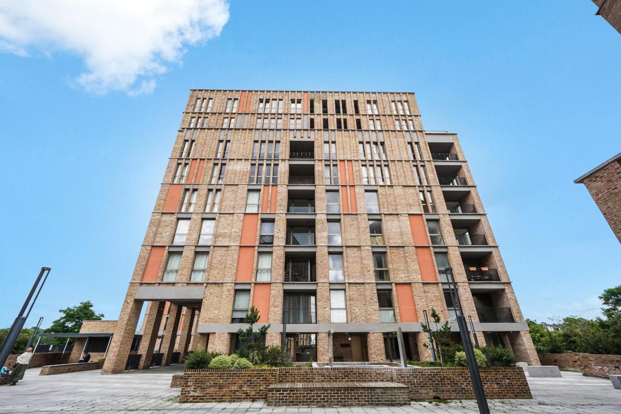 The Zurich Apartment, 6 Beds, 15mins To London, 10mins Wembley Stadium Apartment *