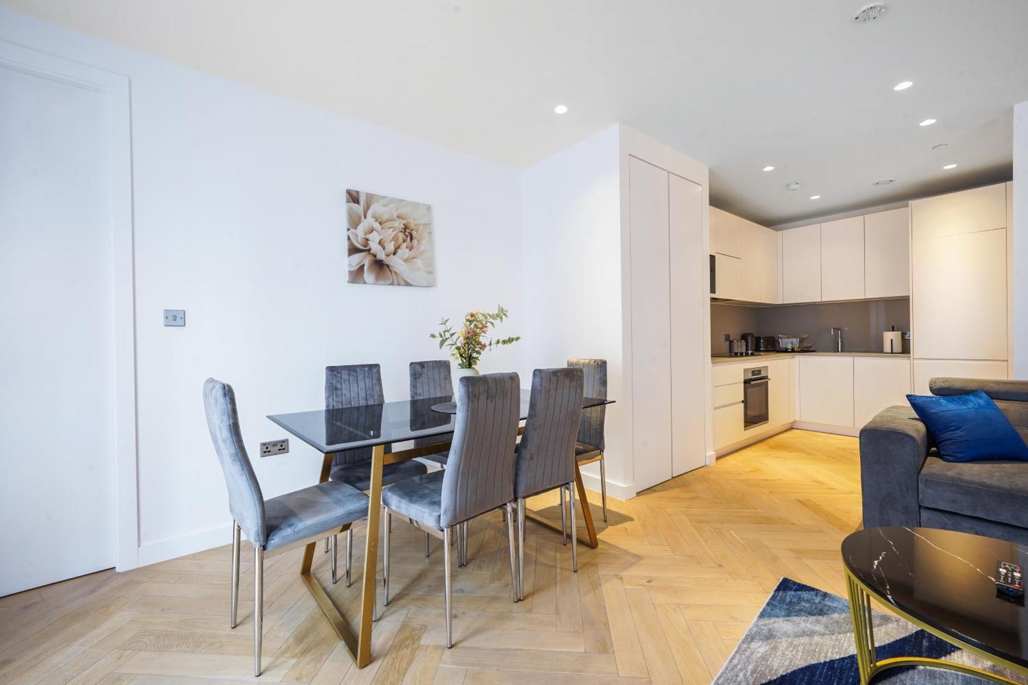 Apartment The Zurich Apartment, 6 Beds, 15mins To London, 10mins Wembley Stadium London