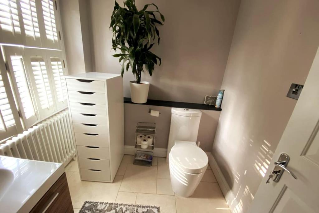 Holiday home Sweet 2 Bed House In London's Neighbourhood *
