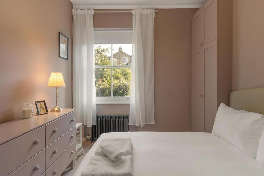 Newington Green, Beautiful 1 Bed London