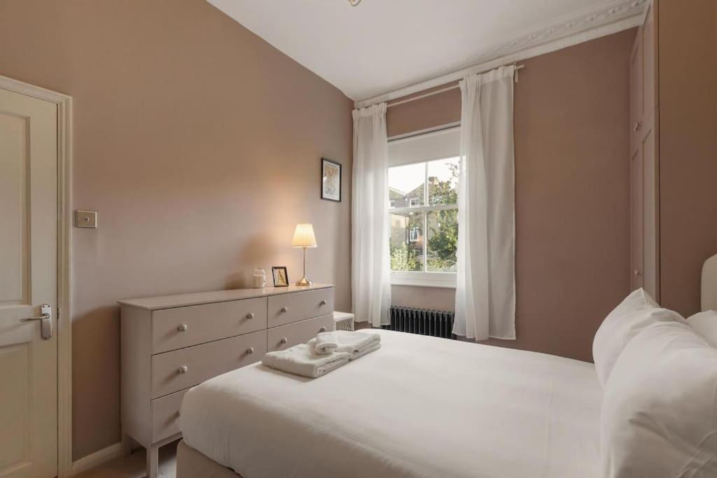 Newington Green, Beautiful 1 Bed Apartment *