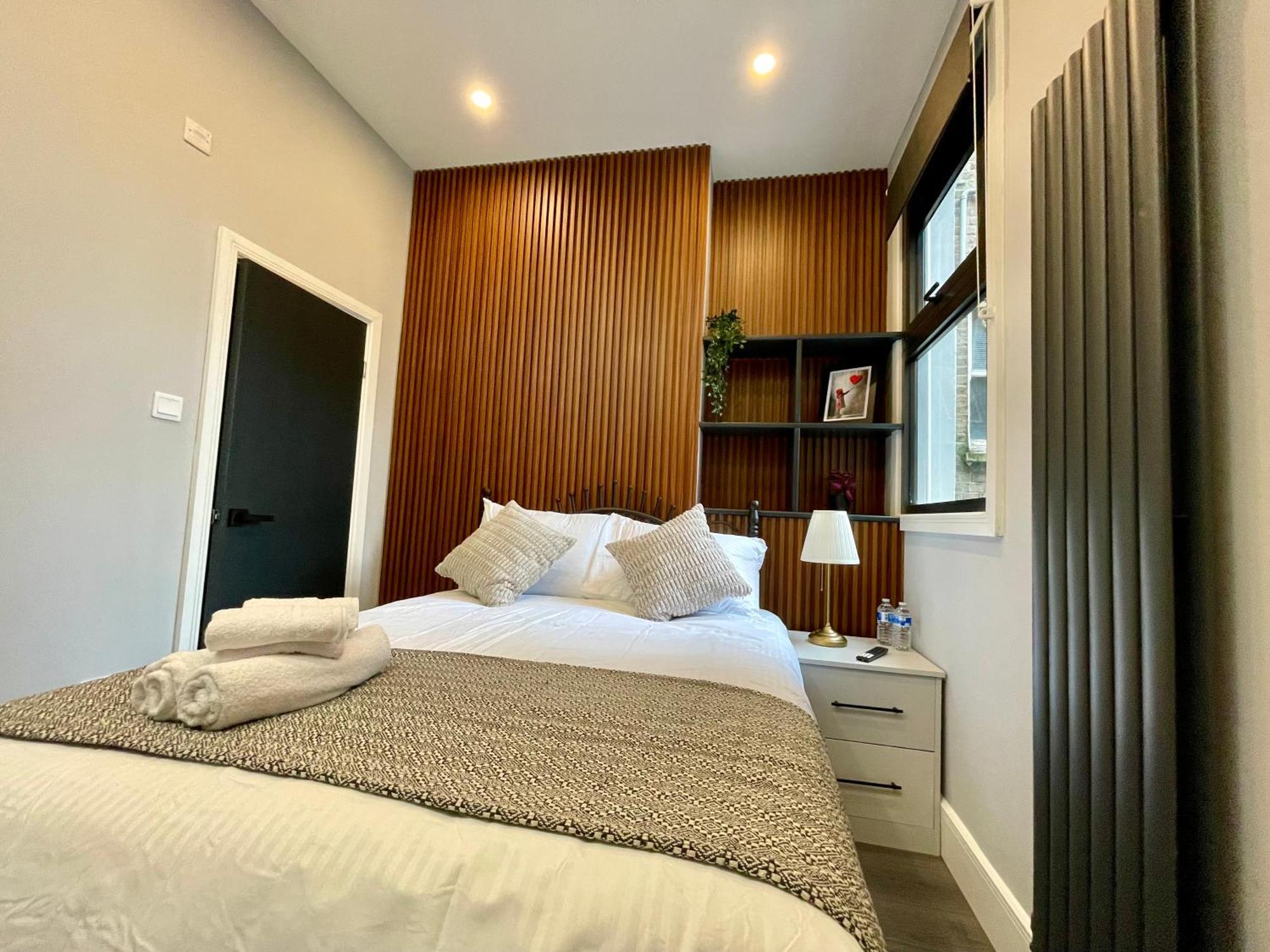 Luxury In Vibrant Area Privatunterkunft